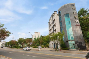 Sokcho White Lighthouse Pension